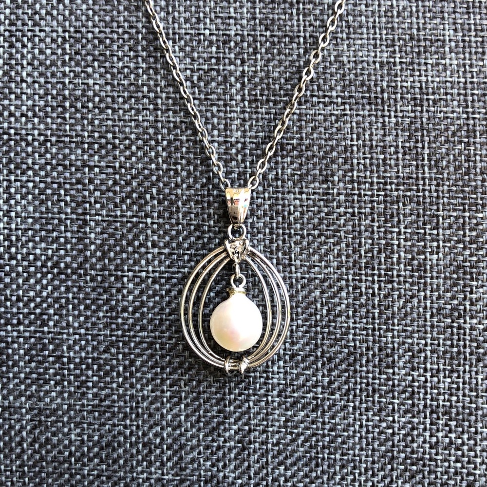 Vintage Sterling Silver 7mm framed white pearl necklace
